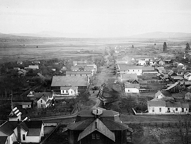 Main Street, Susanville, 1885. Courtesy of Betty Barry Deal